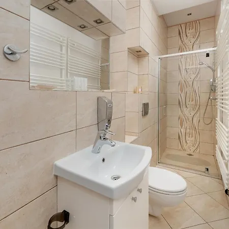 Komfortowy Apartament Z Parkingiem W Lodzi By Renters Lodz