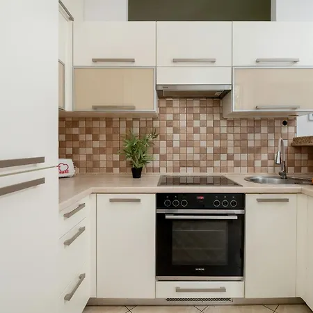 Komfortowy Apartament Z Parkingiem W Lodzi By Renters Apartment *