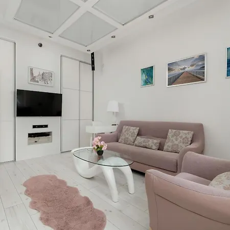 Komfortowy Apartament Z Parkingiem W Lodzi By Renters *