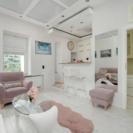 Komfortowy Apartament Z Parkingiem W Lodzi By Renters Lodz