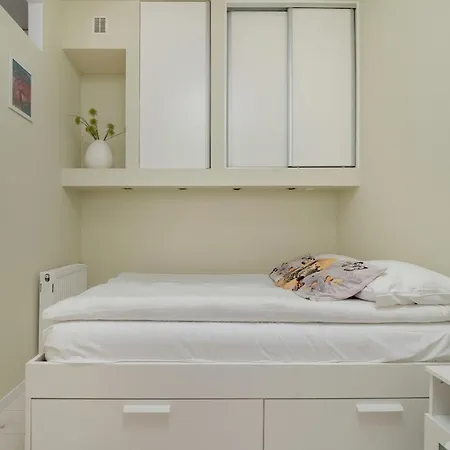 Komfortowy Apartament Z Parkingiem W Lodzi By Renters Apartment Lodz