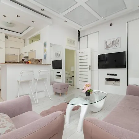 Komfortowy Apartament Z Parkingiem W Lodzi By Renters Apartment Lodz